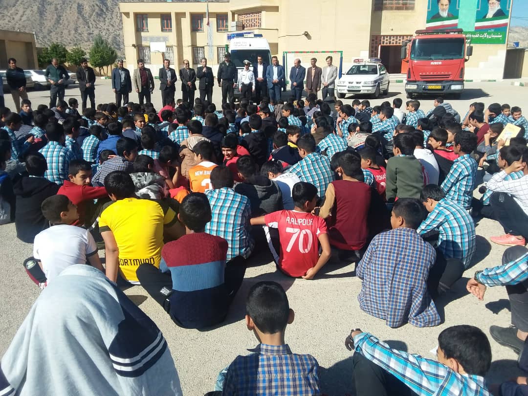 مانور زلزله در مدارس قائمیه برگزار شد